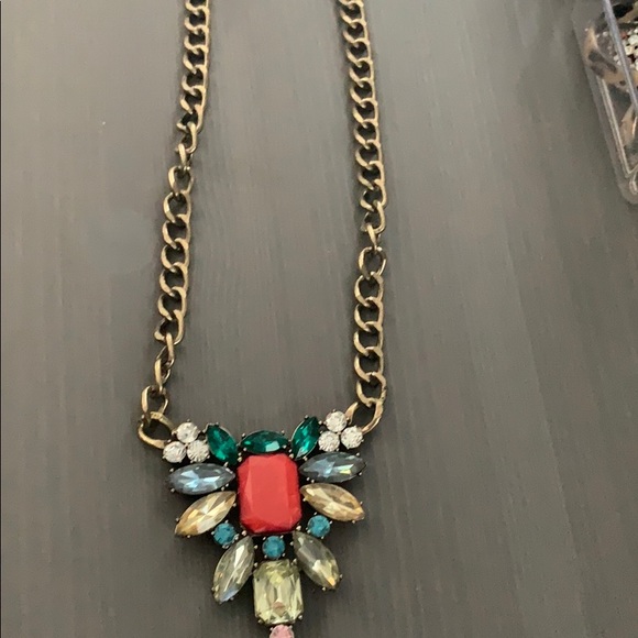 Statement chain necklace with multi-color pendant - Picture 3 of 3